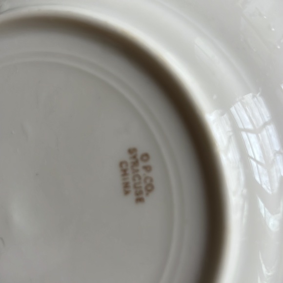 Three Quaint White Plates - Picture 6 of 8